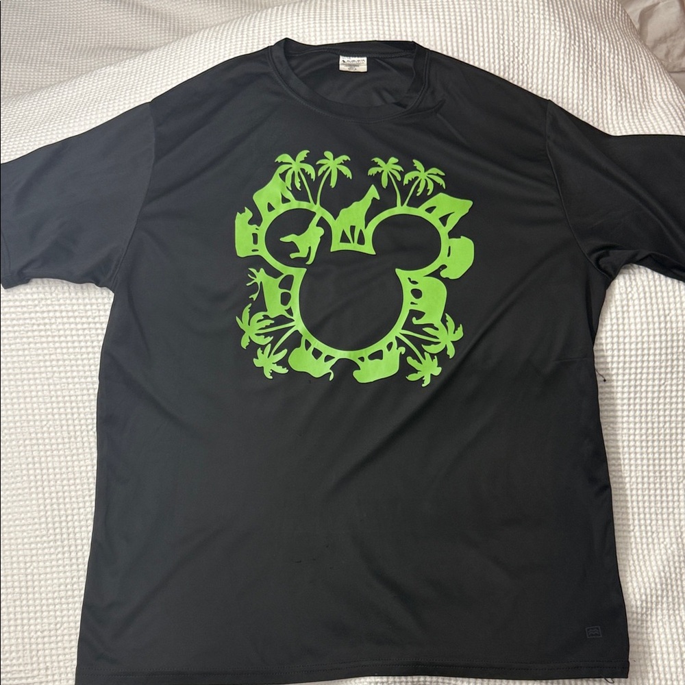 Black Graphic T-Shirt with Green Disney - Mickey Mouse Design - XL